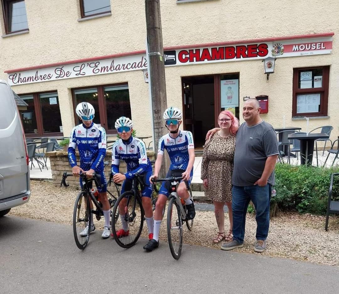 Dikke Vriend , Herberg & Taverne Chiny Exterior photo